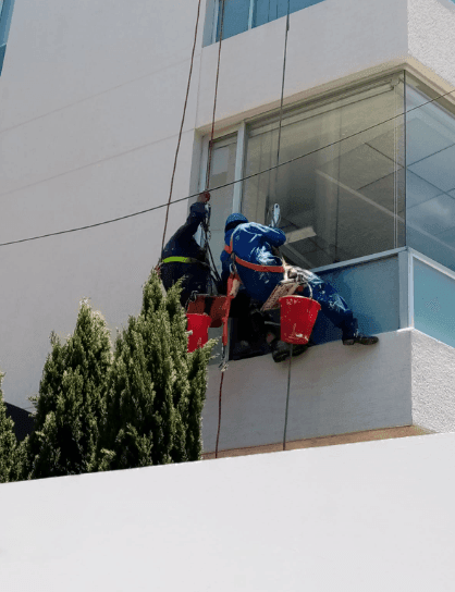 Lavado de Vidrios de Edificios (Sistema Americano)