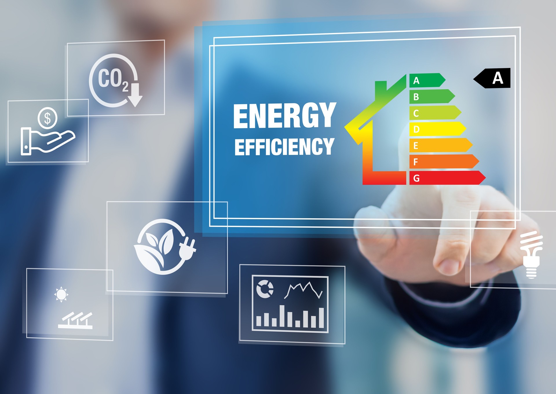 Calificación de eficiencia energética y rendimiento de aislamiento de renovación del hogar ecológico, casa ecológica de bajo consumo, concepto de desarrollo sostenible con icono de toque experto en la pantalla